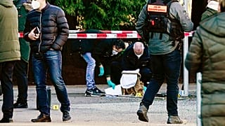 Полицейские работают на территории университета