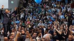 رئيس الوزراء اللبناني سعد الحريري أمام أنصاره خلال حملة للانتخابات النيابية، بيروت، لبنان، الثلاثاء 1 مايو 2018