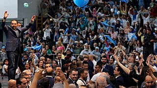 رئيس الوزراء اللبناني سعد الحريري أمام أنصاره خلال حملة للانتخابات النيابية، بيروت، لبنان، الثلاثاء 1 مايو 2018