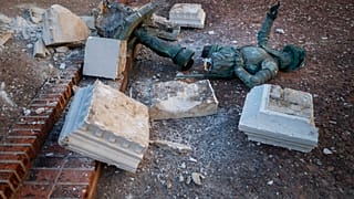 La estatua de Ponce de León destruida