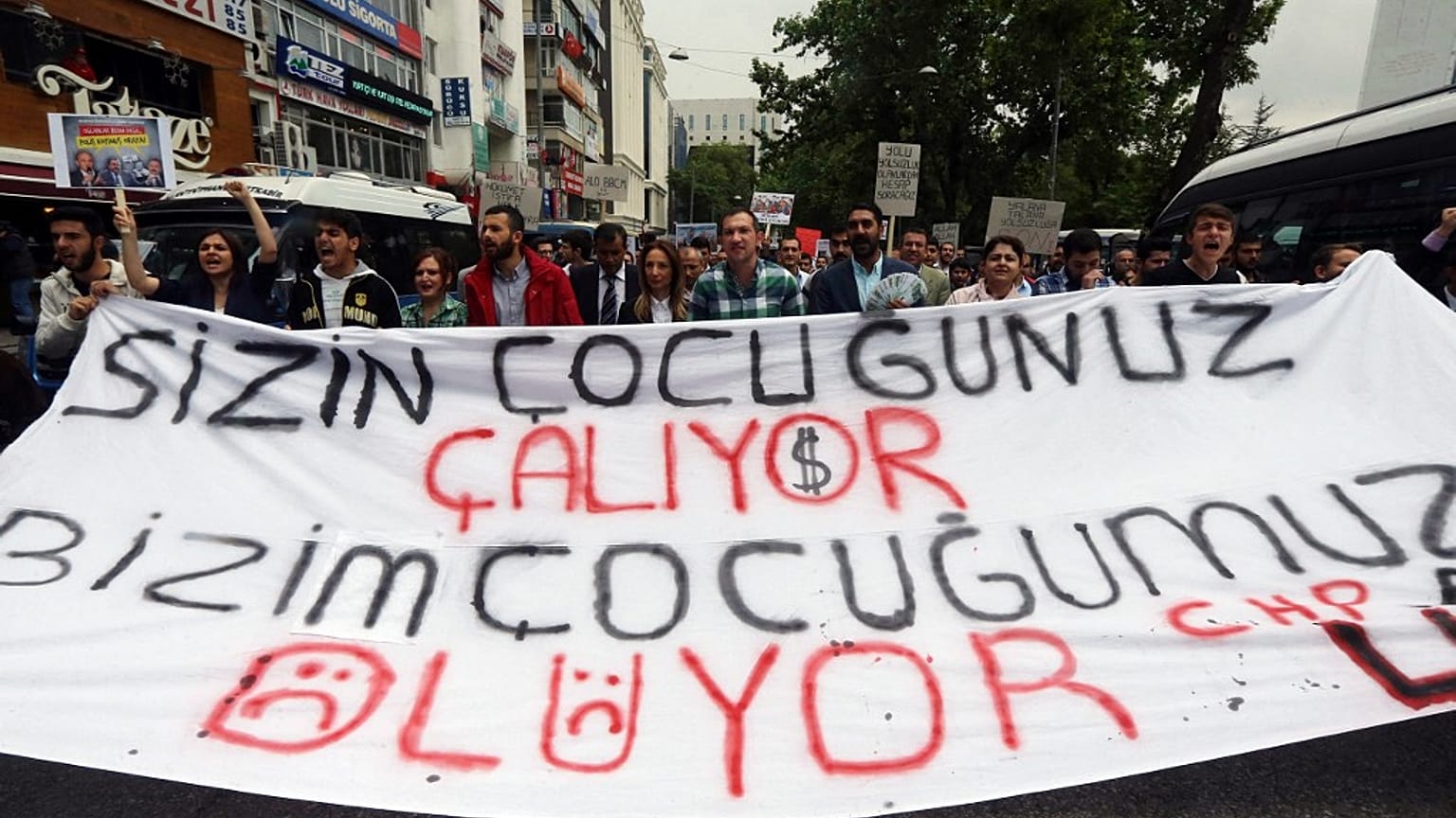 CHP üyelerinin yolsuzluk karşıtı protestosu (Arşiv)