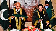 Ayşe Malik Pakistan Anayasa Mahkemesi'ne atanan ilk kadın oldu