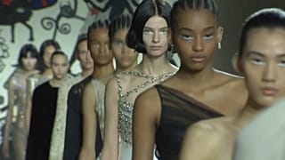 La historía de la artesanía de Dior brilla en París y Nueva York