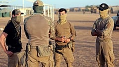 Mali'de Fransa donanmasına ait özel birlikler Takuba güçlerine sahada eğitim verirken