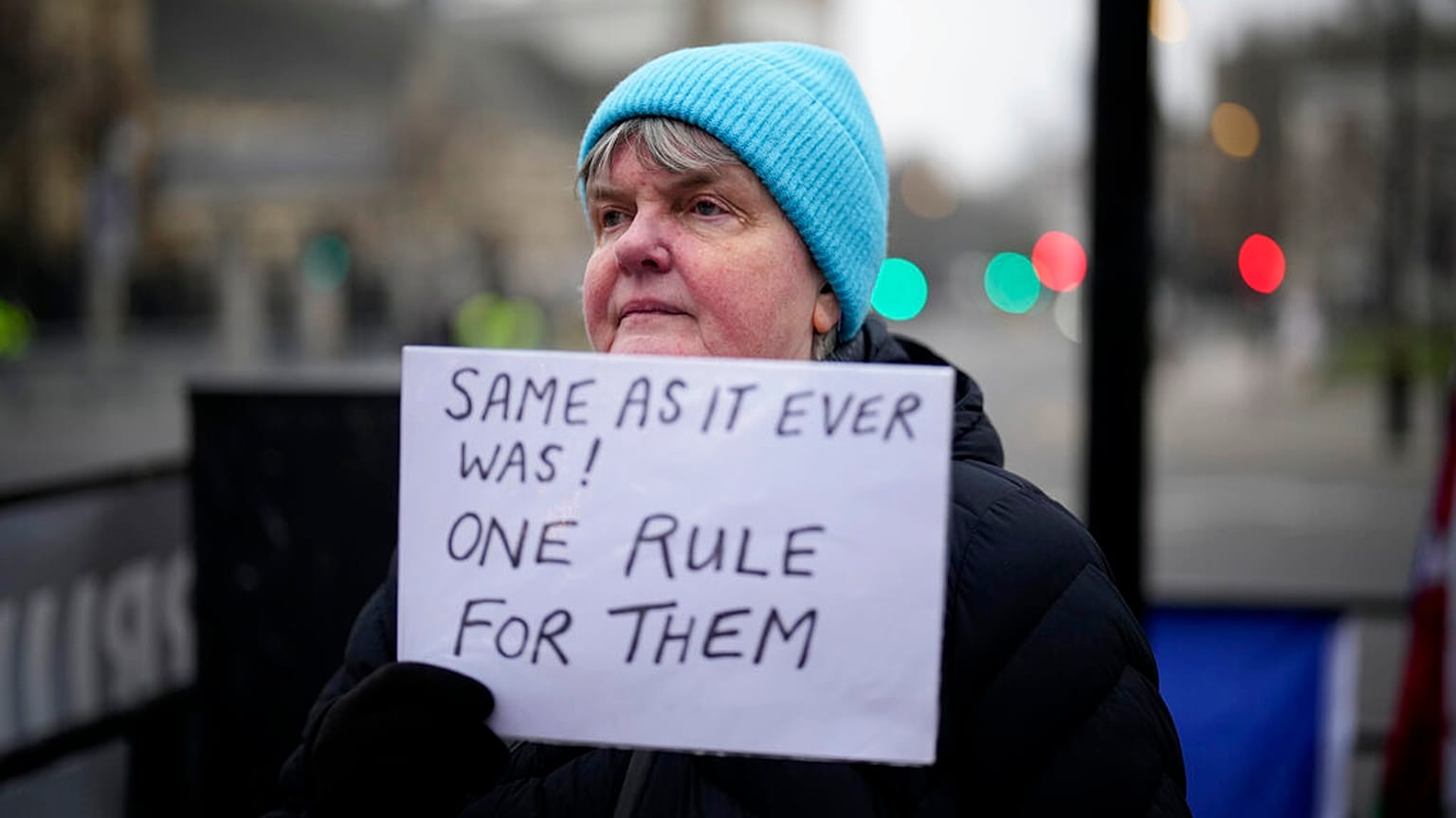 Die Regierung mache ihre eigenen Regeln: Anti-Brexit-Demonstrantin vor dem Parlament in London.