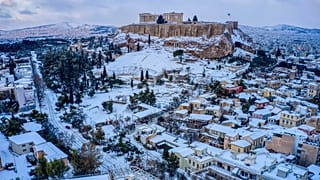 العاصمة اليونانية أثينا مغطاة بالثلوج، 24 يناير 2022