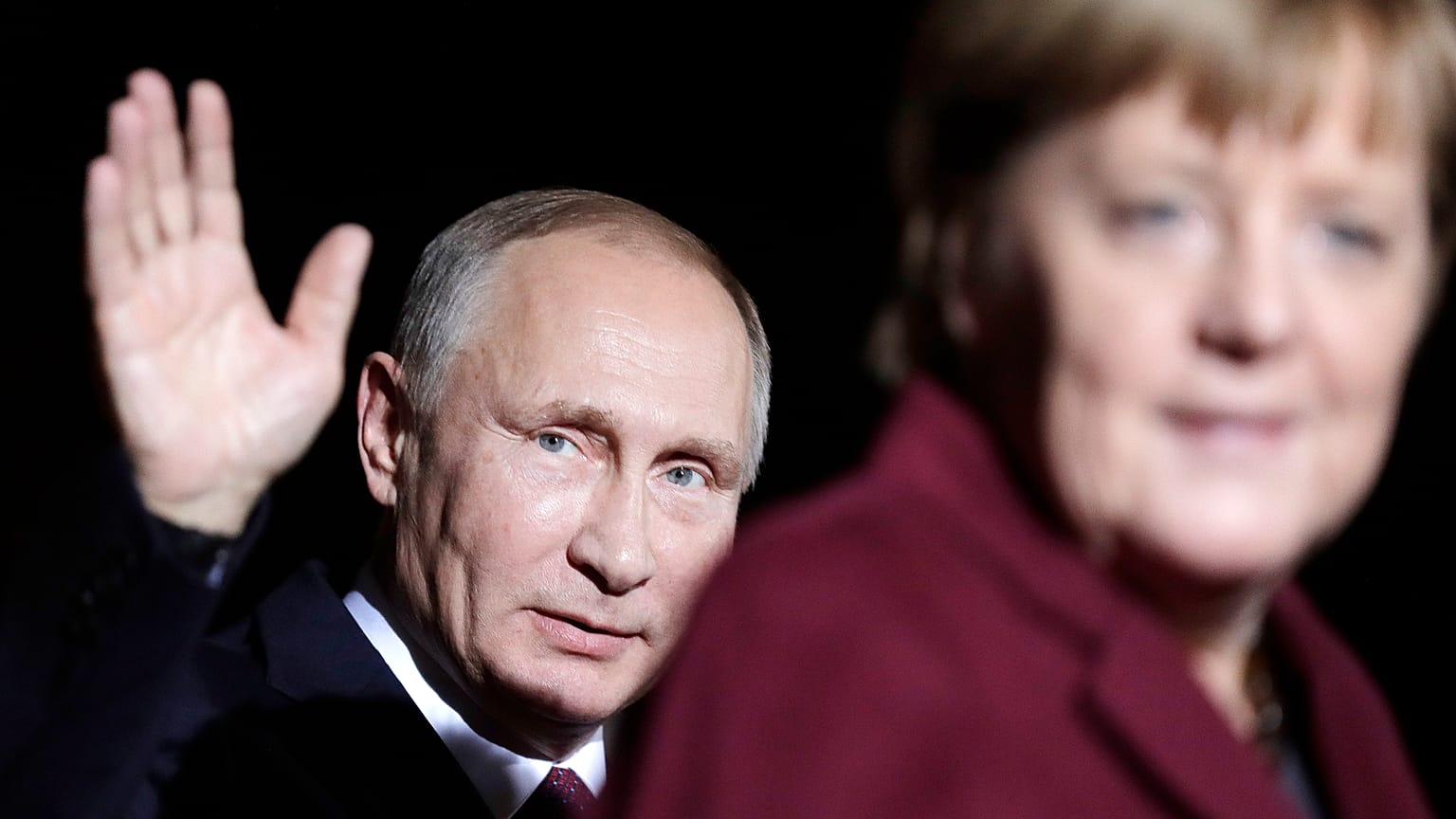 Президент России Владимир Путин и бывший канцлер Германии Ангела Меркель