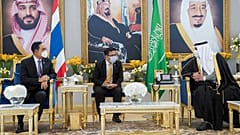 نائب أمير منطقة الرياض محمد بن عبد الرحمن بن عبد العزيز يستقبل رئيس الوزراء التايلاندي برايوت تشان أو شا في مطار الملك خالد الدولي، المملكة العربية السعودية، 25 يناير 2022