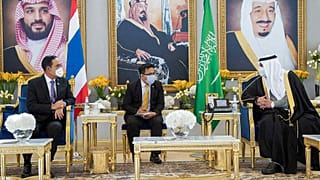 نائب أمير منطقة الرياض محمد بن عبد الرحمن بن عبد العزيز يستقبل رئيس الوزراء التايلاندي برايوت تشان أو شا في مطار الملك خالد الدولي، المملكة العربية السعودية، 25 يناير 2022