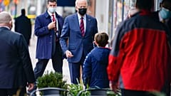 Le président Joe Biden après sa visite du magasin Honey Made à Washington, mardi 25 janvier 2022.