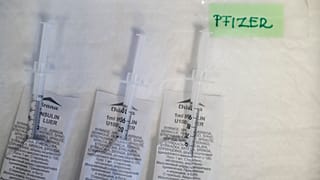Oltáshoz előkészített fecskendők Salgótarjánban
