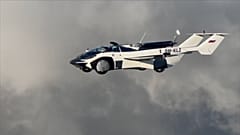 Slovakya'da üretilen uçan araba AirCar havacılık ajansından onay aldı