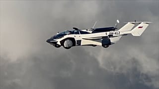 Slovakya'da üretilen uçan araba AirCar havacılık ajansından onay aldı
