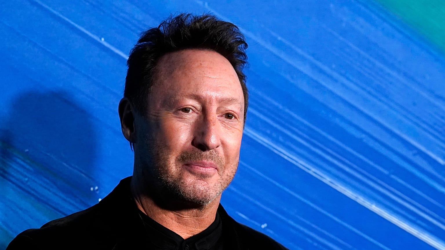 Julian Lennon az amfAR  gálán 2021. november 4-én