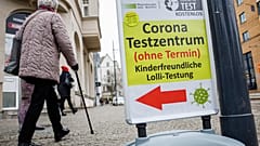 Testzentren, wie dieses hier in Halle, haben derzeit angesichts steigender Zahlen viel zu tun.
