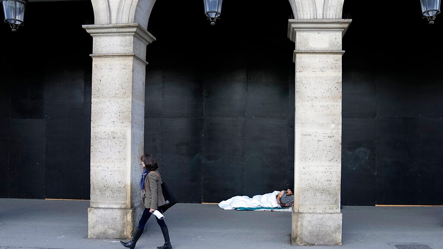 Der Fotograf René Robert erfror in der vergangenen Woche auf einem Pariser Trottoir - neun Stunden zuvor war er gestürzt.