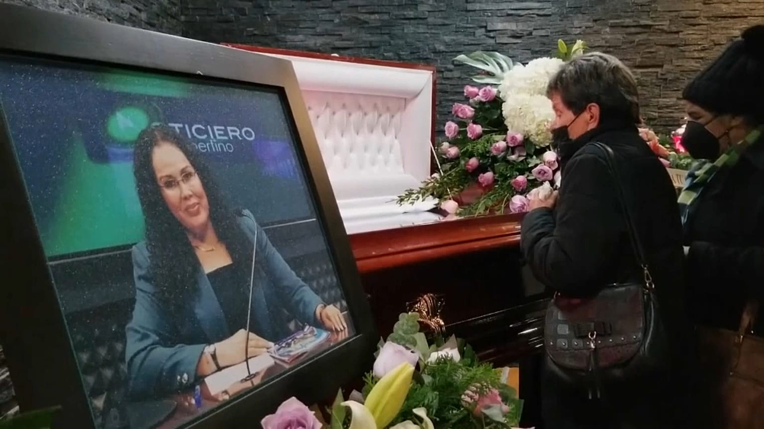 Es la foto de Lourdes Maldonado realizada mientras trabajaba en televisión y que ha sido expuesta en su velatorio en México.