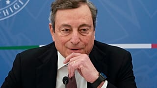 Главу правительства Марио Драги называют одним из возможных кандидатов, но политологи считают, что лучше ему оставаться премьером
