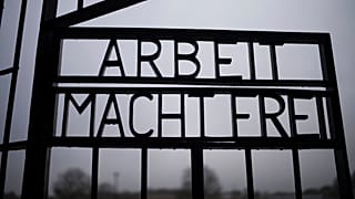 A holokauszt túlélői beszéltek az auschwitzi haláltáborban rendezett megemlékezésen