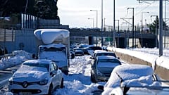 Εγκλωβισμένα αυτοκίνητα την Αττική Οδό