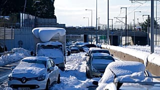 Εγκλωβισμένα αυτοκίνητα την Αττική Οδό