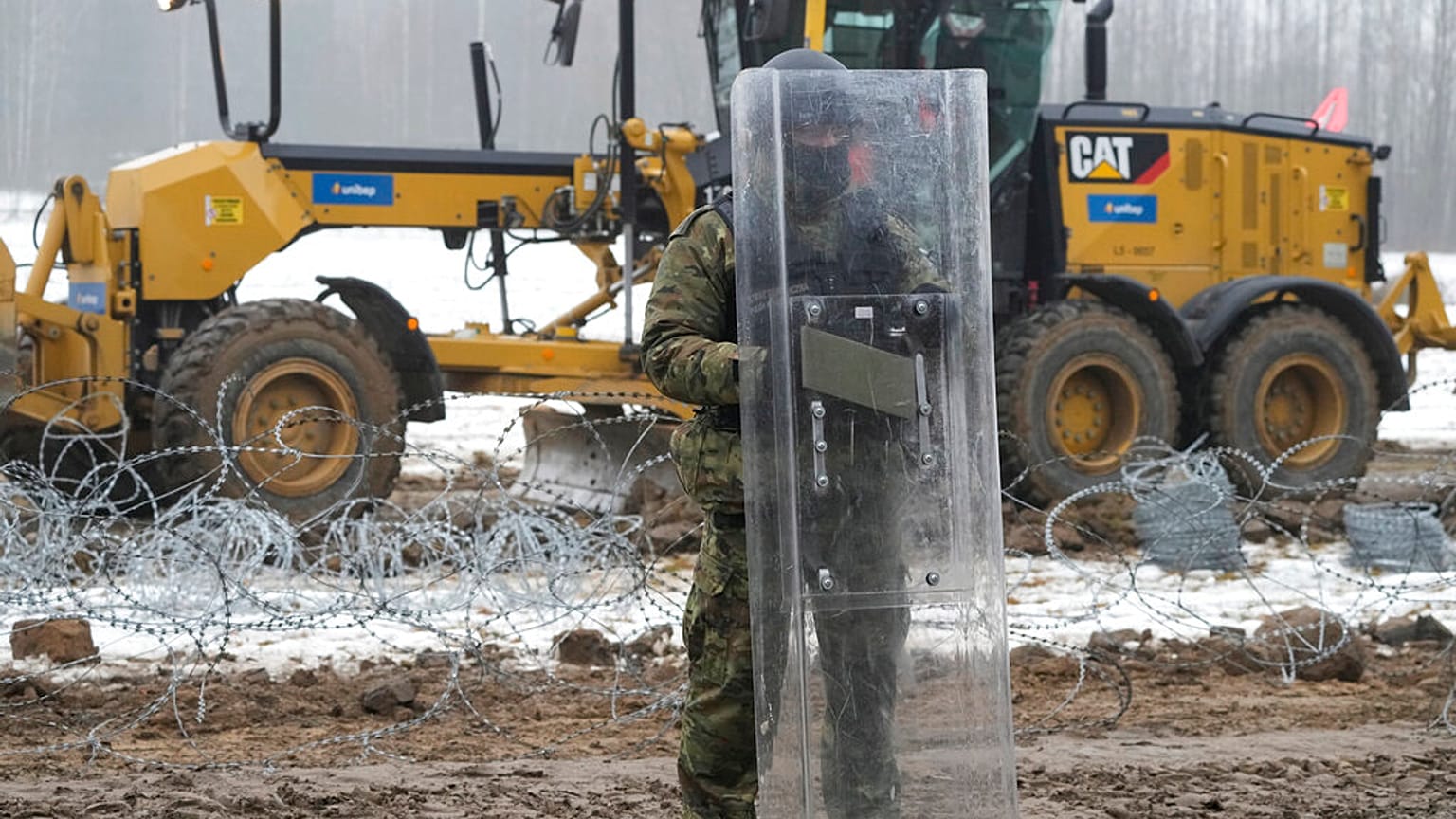 180km lang Stacheldraht: Polen beginnt mit dem Bau des Grenzzauns zu Belarus