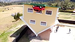 Haus steht auf dem Kopf in Kolumbien