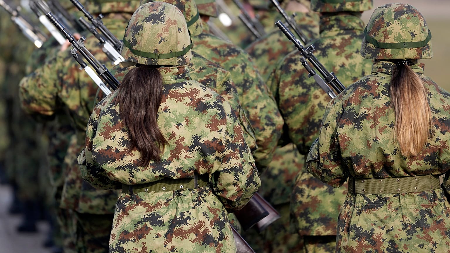 Aufmarsch der serbischen Armee während einer Militärübung in Pancevo Anfang Januar 2022