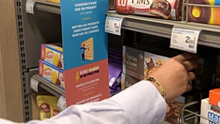 Prateleira de um supermercado em França