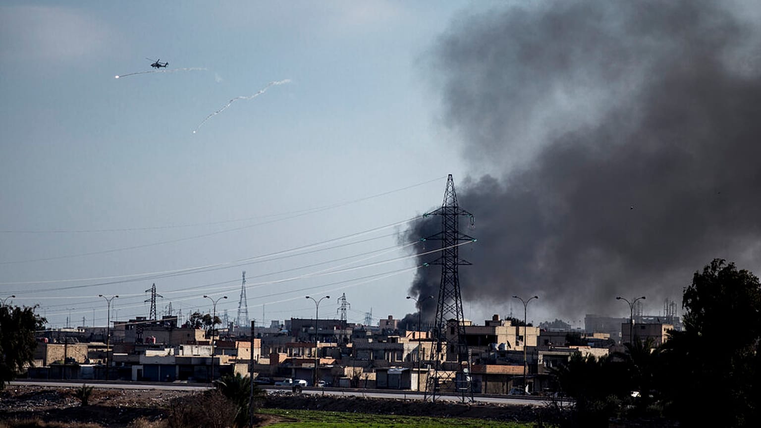 Un hélicoptère d'attaque américain à Hassakeh, dans le nord-est de la Syrie, mercredi 26 janvier 2022.
