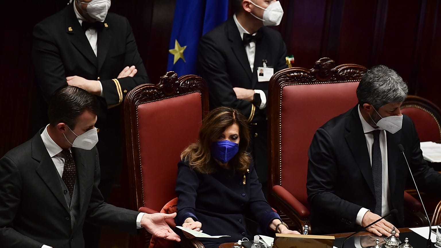 Senatspräsidentin (und Kandidatin) Elisabetta Casellati bei der Stimmauszählung im 6. Durchgang am Freitagabend