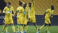 احتفال لاعبي فريق نانت بعد تسجيلهم هدفًا خلال مباراة كرة القدم في دور الـ16 لكأس فرنسا بين نانت وبريست في ملعب لا بوجوار غرب فرنسا، في 28 يناير 2022.