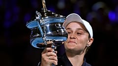 Ash Barty recoge la copa tras ganar el Open de Australia