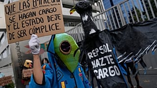 Manifestation devant les bureaux de Repsol à Lima au Pérou suite à une marée noire le 26 janvier 2022