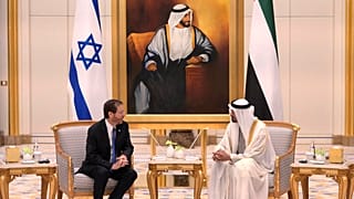 الرئيس الإسرائيلي إسحاق هرتسوغ مع ولي عهد أبوظبي الشيخ محمد بن زايد في أبوظبي. 30/01/2022 