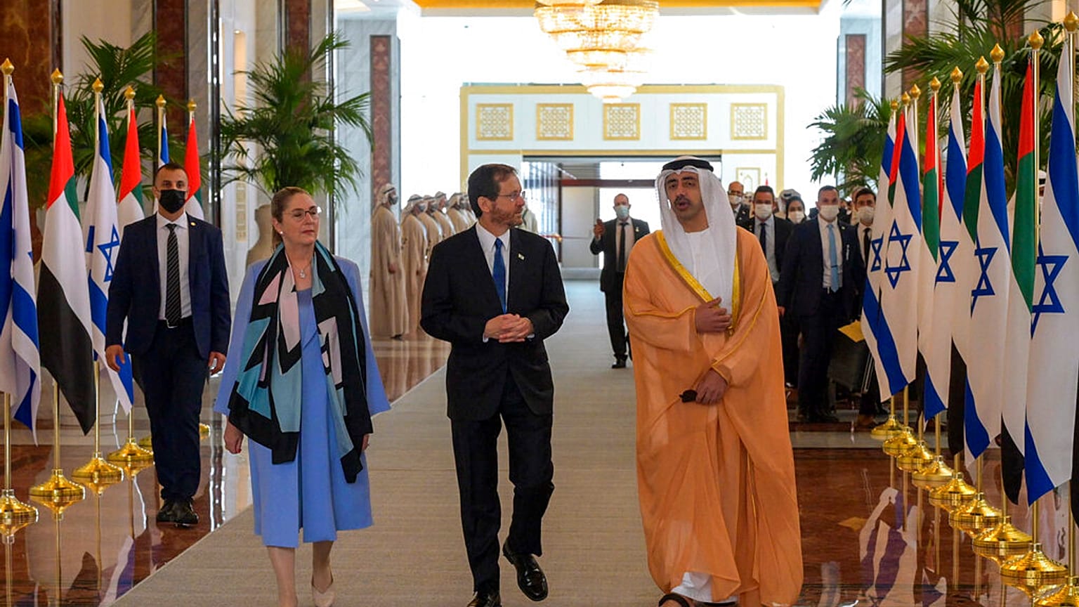 İsrail Cumhurbaşkanı Isaac Herzog ve eşini BAE Dışişleri Bakanı Şeyh Abdullah bin Zayed el Nahyan karşıladı