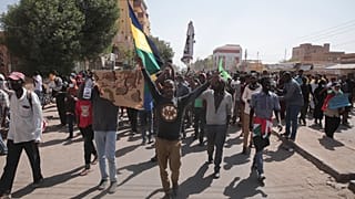 متظاهرون في الخرطوم