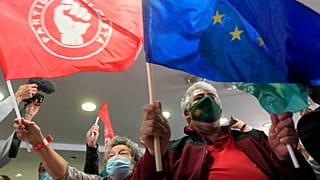 Socialistas festejam vitória anunciada nas projeções