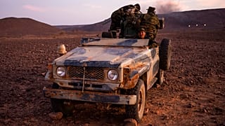جنود جبهة البوليساريو خلال تمرين إطلاق نار بالقرب من مهيرس، الصحراء الغربية، الأربعاء 13 أكتوبر 2021.
