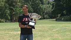 Rafa Nadal con el trofeo recién conquistado