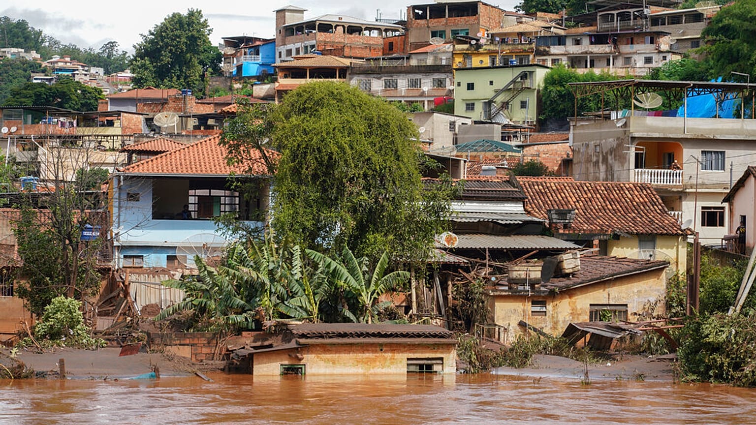 Em 12 horas, choveu 160 mm, o equivalente a 42% do esperado para todo o mês de janeiro