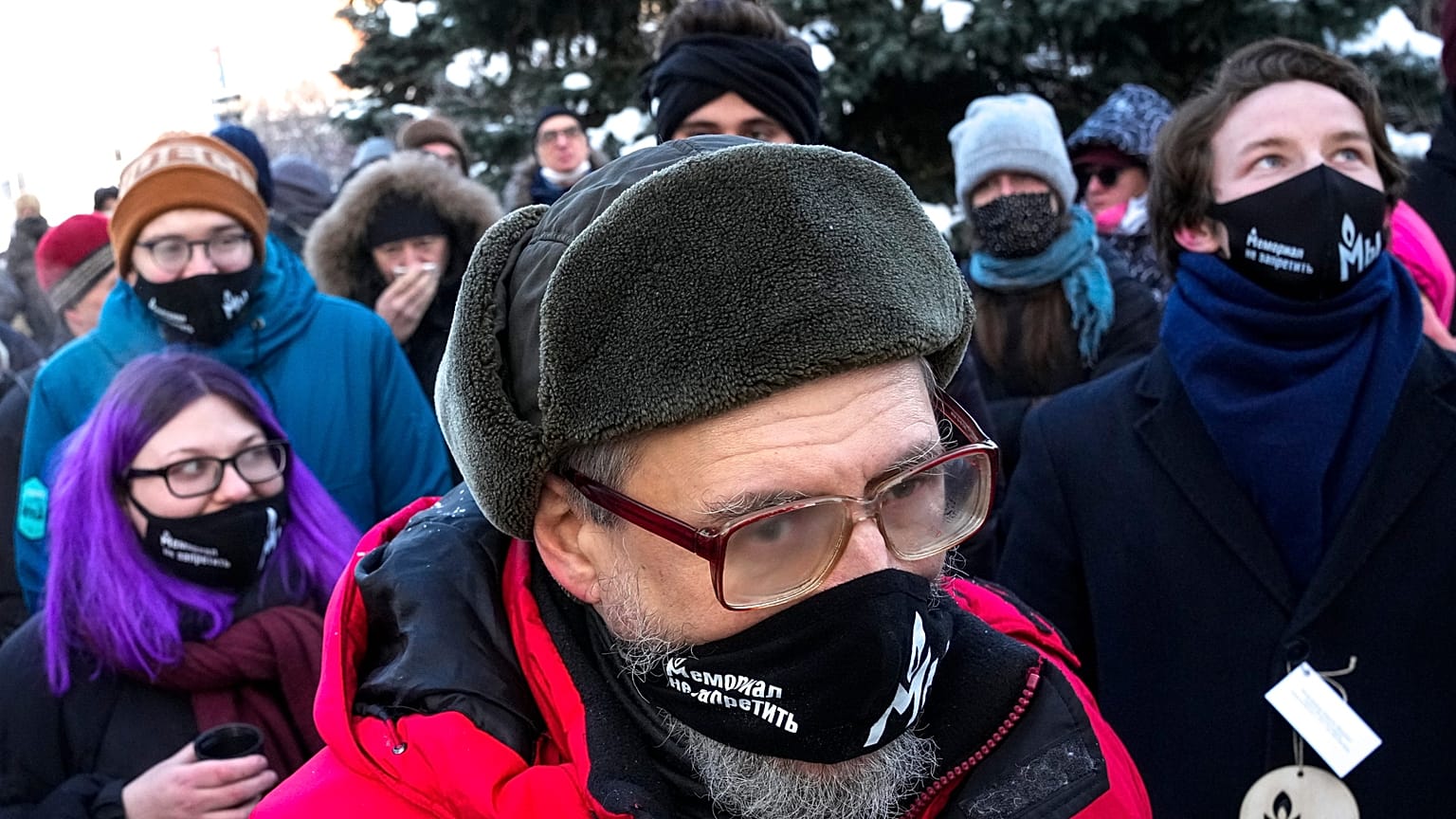 Сторонники Международного "Мемориала" выступают против ликвидации.
