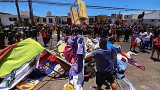 Protestors destroy Venezuelan migrants' belongings 