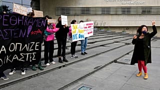 Lefkoşa temyiz mahkemesi toplu tecavüze uğradığına dair yalan beyandan hapse çarptırılan İngiliz turistin kararını bozdu