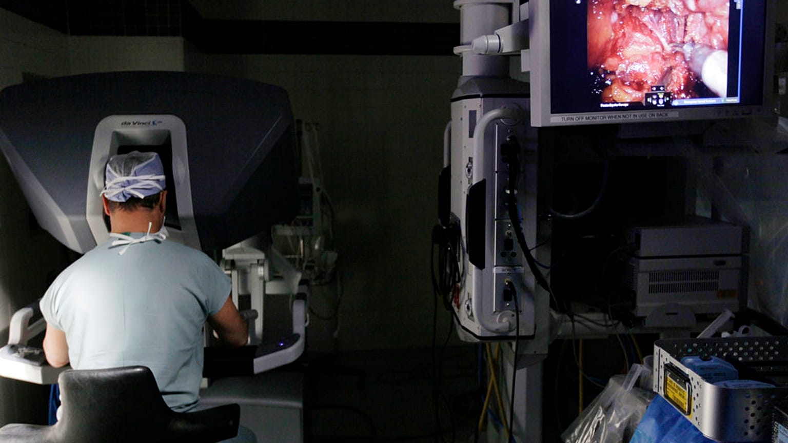 Ameliyatlarda robot kullanımı yaygınlaşıyor