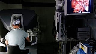 Ameliyatlarda robot kullanımı yaygınlaşıyor