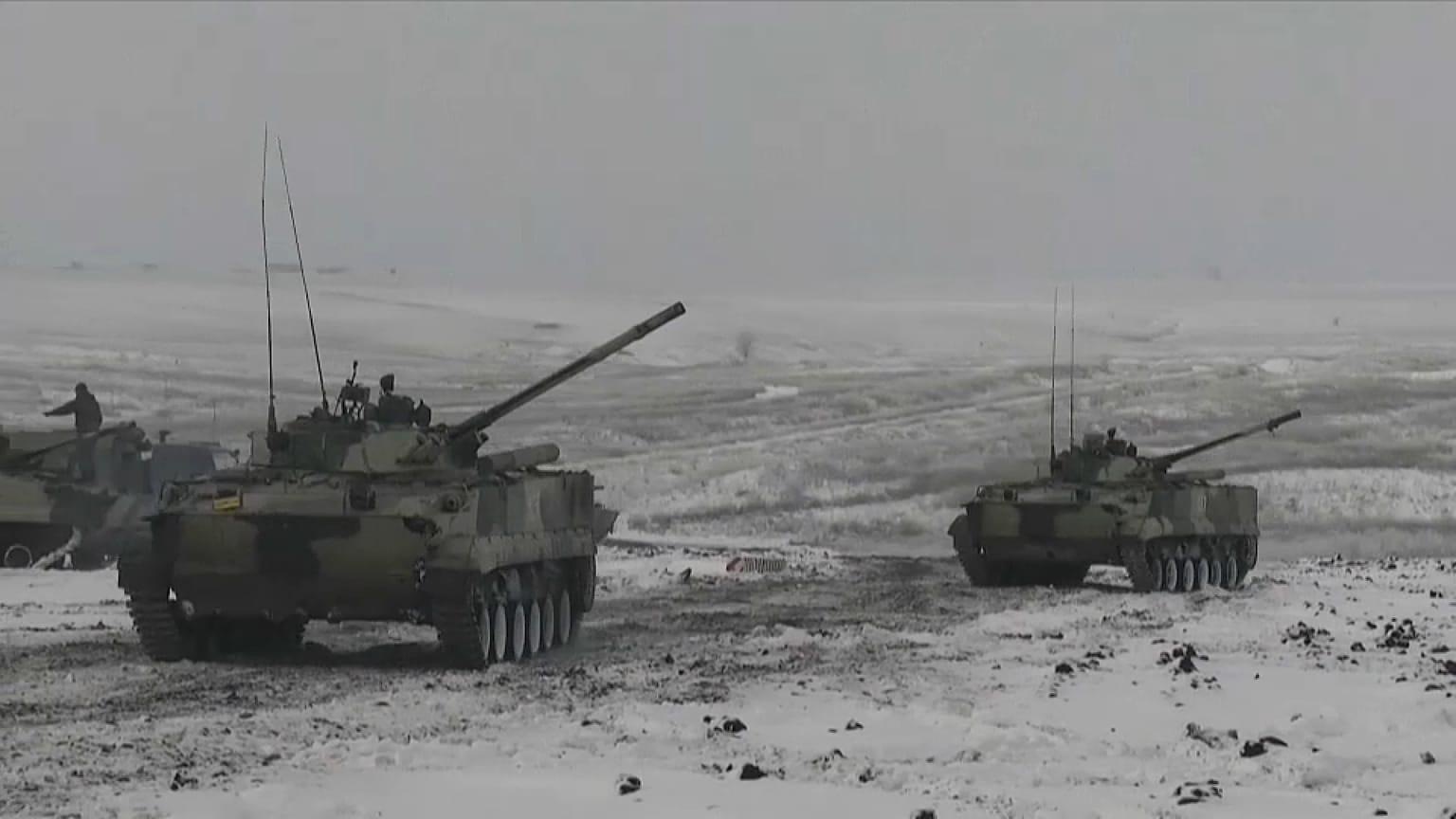 Rússia divulga exercícios militares e EUA promete tropas à Ucrânia