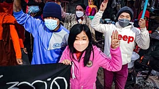 Protestos em Mandalay contra junta militar que há um ano tomou o poder no país