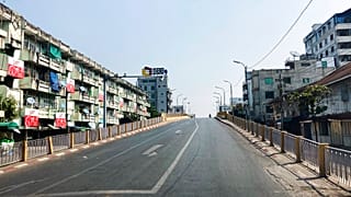 Une des artères de Mandalay, désertée de ses habitants, qui voulaient ainsi commémorer le 1er anniversaire du coup d'Etat en Birmanie - le 01/02/2022
