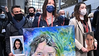 Родители Маэлис де Арохо в суде Гренобля, 31 января 2022 года